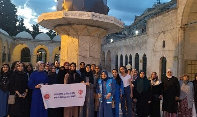 Depremzede öğrenciler sabah namazında buluştu