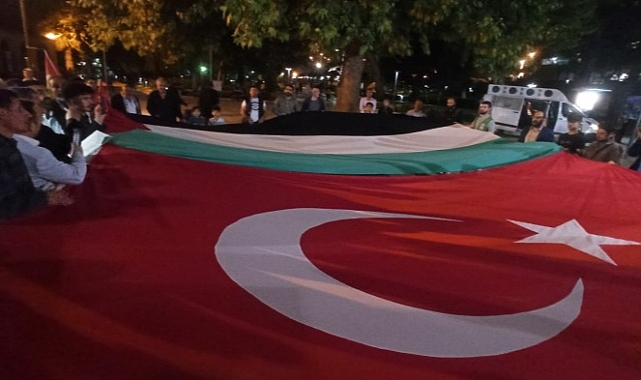 İHH Şanlıurfa'da İsrail'in Filistin Gazze’de sivillere yönelik gerçekleştirdiği saldırıları protesto etti.
