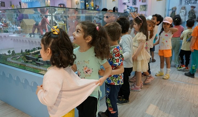 Minikler oyun ve oyuncak müzesini gezdi (video)
