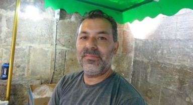 Şanlıurfa'da havalar aşırı sıcak olduğundan dolayı insanlar buzlamacı tercih ediyorlar