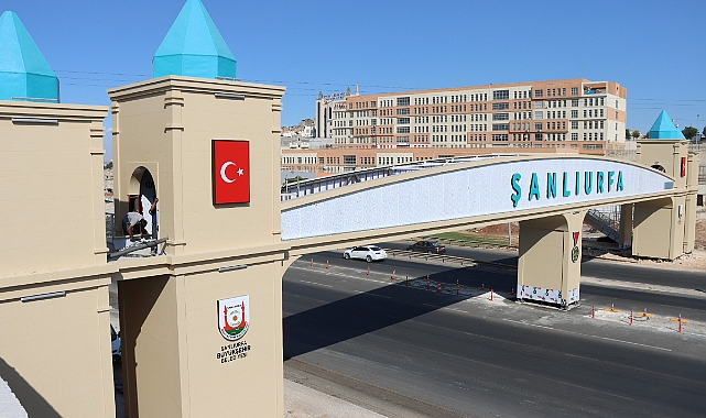 Büyükşehir’den okullar bölgesine modern ve estetik yaya üst geçidi (video)