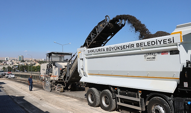 Büyükşehir İpekyol bulvarı yan yolunu asfaltla buluşturdu (video)