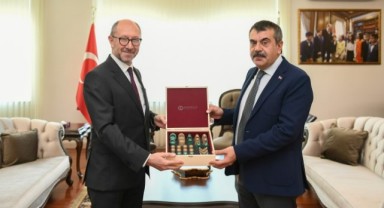 Millî Eğitim Bakanlığı ve Anadolu Üniversitesi arasında yürütülen iş birlikleri ve projeler ele alındı