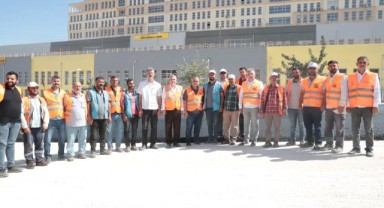 Beyazgül “Asfalt üretiminin her aşaması belediyemize ait ekip ve ekipmanla yapılıyor” (video)