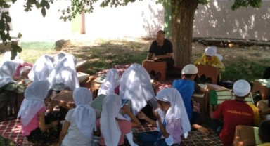 Din Görevlisi Yıldız, sınırın sıfır noktasında çocuklara umut aşılıyor