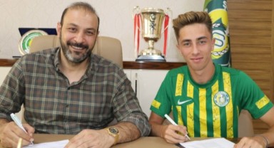 Galatasaray'dın orta saha oyuncusu Özgür Baran Aksaka Şanlıurfaspor'da