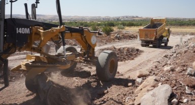 Hızla büyüyen Karaköprü'ye yeni yollar kazandırılıyor (video)