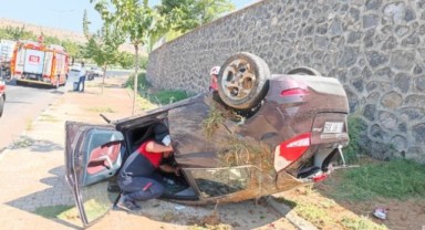 Karaköprü'de tek taraflı trafik kazası : 2 yaralı