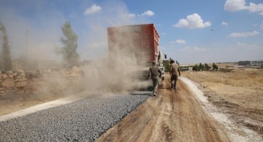 Karaköprü kırsalında kış öncesi üstyapı çalışmaları sürüyor (video)
