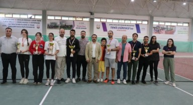 100. Yıl tenis turnuvasında kupalar sahiplerini buldu (video)