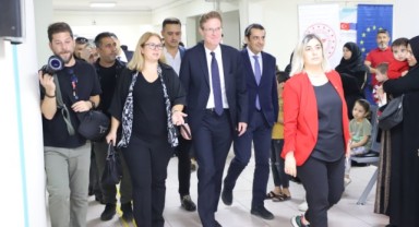 Büyükelçi Nikolaus Meyer-Landrut Göçmen Sağlığı Merkezine ziyarette bulundu (video)
