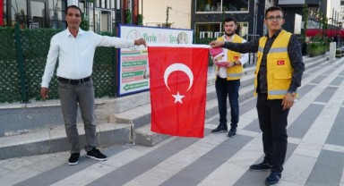 Haliliye belediyesi cumhuriyetin 100. yılında bayrak dağıttı (video)