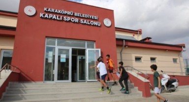 Karaköprü'de çocuklar ücretsiz spor kurslarıyla hayallerine koşuyor