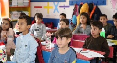 Karaköprü kırsalında çocuklara geri dönüşüm ve hijyen bilinci anlatılıyor (video)