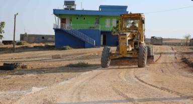 Karaköprü kırsalında yol yenileme seferberliği sürüyor (video)