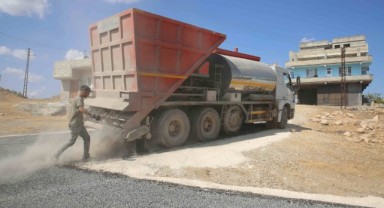 Kırsalda yollar sathi asfaltla yenileniyor (video)