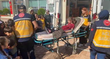 Minik öğrencilere 112 Acil Sağlık Hizmetleri ve Ambulans tanıtımı yapıldı (video)