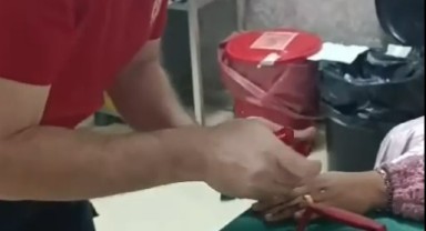 Parmağına sıkışan yüzüğü itfaiye çıkardı