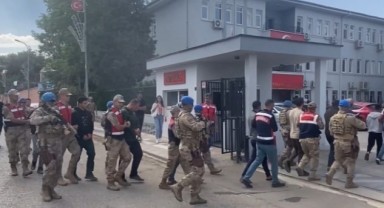 Şanlıurfa’da Jandarma 39 göçmen ve 8 göçmen kaçakçısını yakaladı