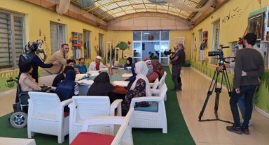 Sinema ve tiyatro sanatçısı Türkoğlu, engelliler yaşam merkezine hayran kaldı (video)