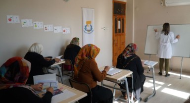  Süleymaniye milletevindeki kurslara kadınlardan yoğun ilgi (video)