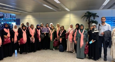 Umreciler dualarla kutsal topraklara uğurlandı