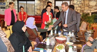 Vali Şıldak; Büyüklerimiz baş tacımız (video)