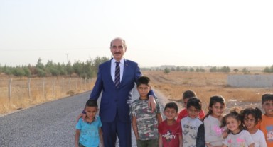 Akçakale kırsalında 2 mahalleyi bağlayan grup yolu asfaltlandı (video)