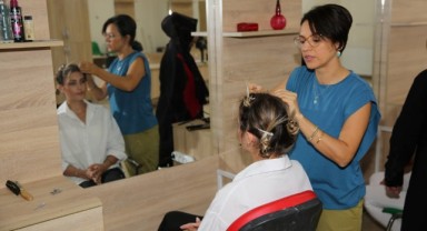 Karaköprü’de kadınlar hem öğreniyor hem kazanıyor (video)