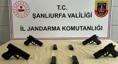 Şanlıurfa'da bir otomobilde 4 ruhsatsız tabanca ele geçirildi