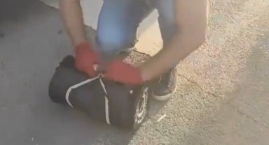  Şanlıurfa'nın Hilvan ilçesinde bir otobüste 3 kilogram skunk ele geçirildi.