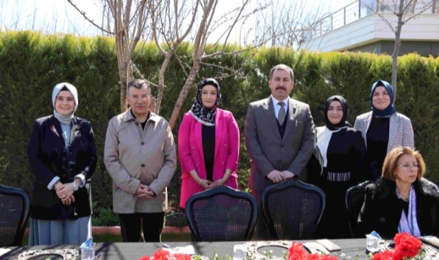 Baydilli ilçedeki kadınların gününü kutladı (Video)