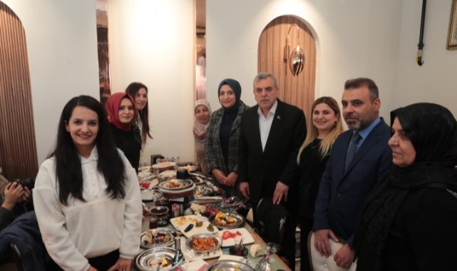 Beyazgül, şehit annelerinin kadınlar gününü kutladı (Video)