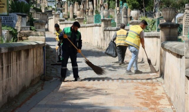Büyükşehir’den Mezarlıklarda Bayram Temizliği