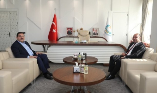 Karaköprü Belediye Başkanı Çiftçi'den Haliliye Belediye Başkanı Canpolat'a ziyaret