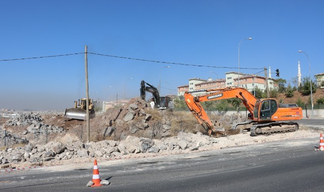 Büyükşehir’den Fahrettin Paşa Bulvarı'nda yol genişletme çalışması (video)
