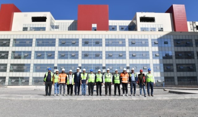 Vali Şıldak, şehir hastanesi inşaatını inceledi (Video)
