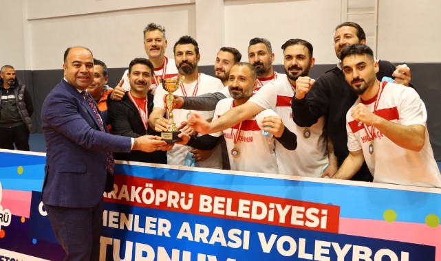 Karaköprü'de öğretmenler arası voleybol turnuvası tamamlandı (video)