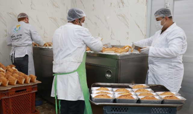 Haliliye Belediyesi, yıllık 700 bin glutensiz ekmek üretimi ile gönüllere dokunuyor (video)