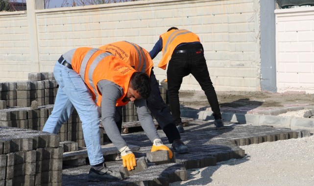 Karaköprü’de yeni yollarda üst yapı çalışmaları sürüyor (video)
