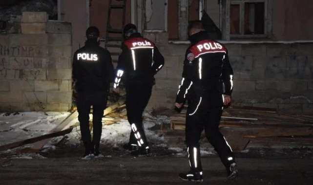 Erzincan'da Yapılan Operasyonla Şanlıurfa'dan Aranan 11 Şahıs Yakalandı