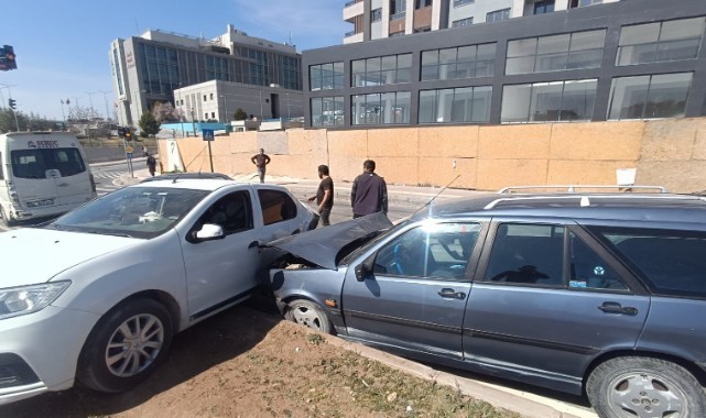 Şanlıurfa Birecik’te Zincirleme Trafik Kazası: 2 Yaralı, Olay Yerinde Panik