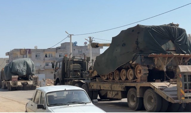 Şanlıurfa'dan Kobani Sınırına Tank ve Zırhlı Araç Sevkiyatı Gerçekleştirildi