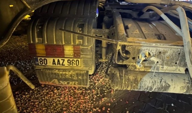 Rampada Freni Boşalan Tır, Tamirhane Duvarını Yıktı