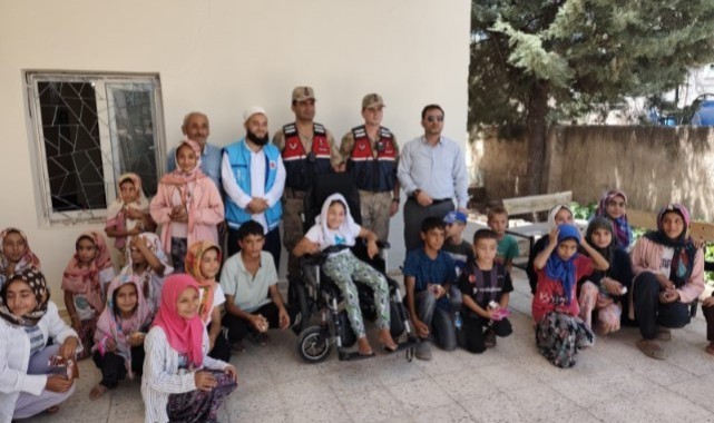 Suruç’ta Küçük Evin’in Kur’an Azmi Yürekleri Isıttı