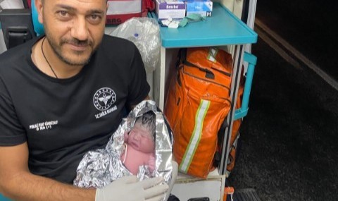 Şanlıurfa Akçakale’de Ambulansta Doğum Heyecanı!