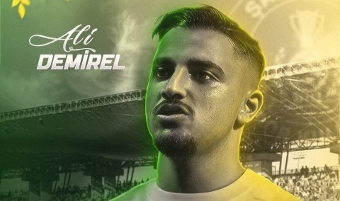 Ali Demirel Sarı-Yeşilli Formayla Sahada