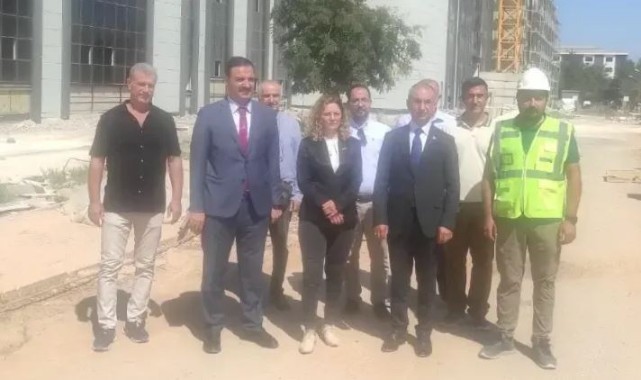 Şanlıurfa Valisi Hasan Şıldak, Harran Üniversitesi’nde devam eden yeni yatırım ve projeleri yerinde inceleyerek yetkililerden bilgi aldı!