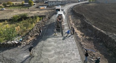 Şanlıurfa Siverek’te Beton Yol Çalışmaları Tüm Hızıyla Devam Ediyor!