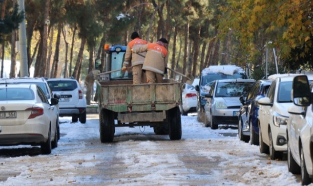 Haliliye Belediyesi’nden Buzlanmaya Karşı Kesintisiz Çalışma!